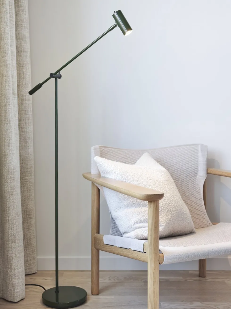 Cato dimbar golvlampa