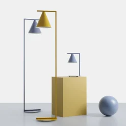 Form 1 golvlampa