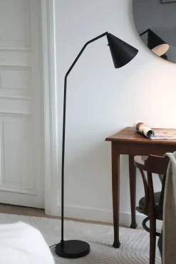 Funil golvlampa