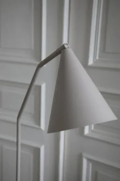 Funil golvlampa