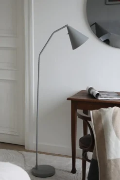 Funil golvlampa