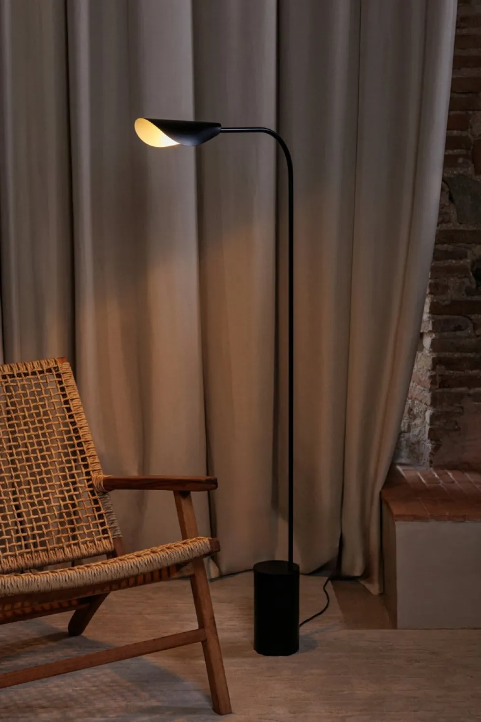 Liggera golvlampa