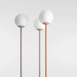 Pinne golvlampa