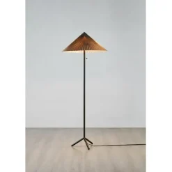 Plisado golvlampa