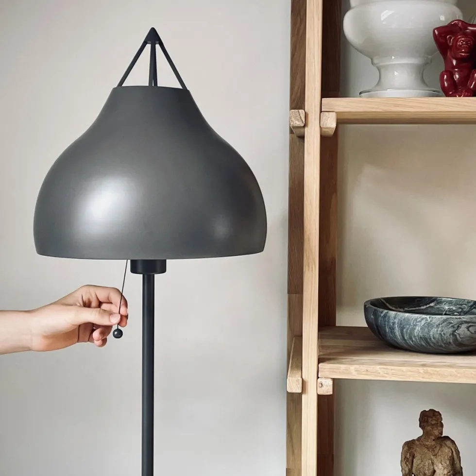 Pyra golvlampa