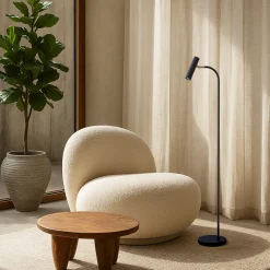 Slender golvlampa