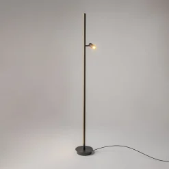 Thin golvlampa